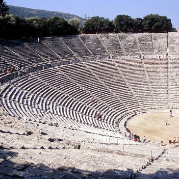 Teatro grego na forma de arena